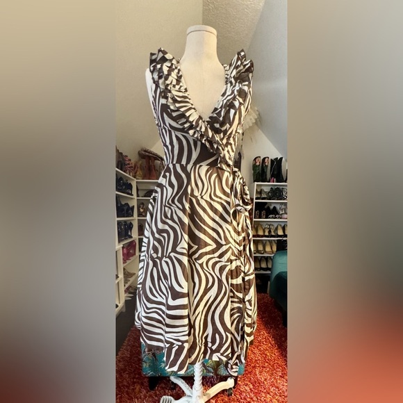 Neutral Zebra Wrap dress. Size Small. - Picture 1 of 8